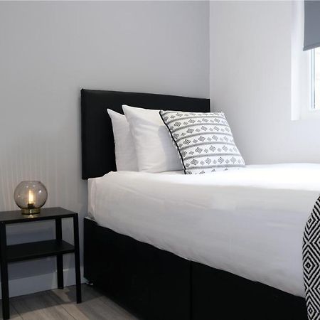 The Kop End Hotel By Serviced Living Liverpool Exterior photo