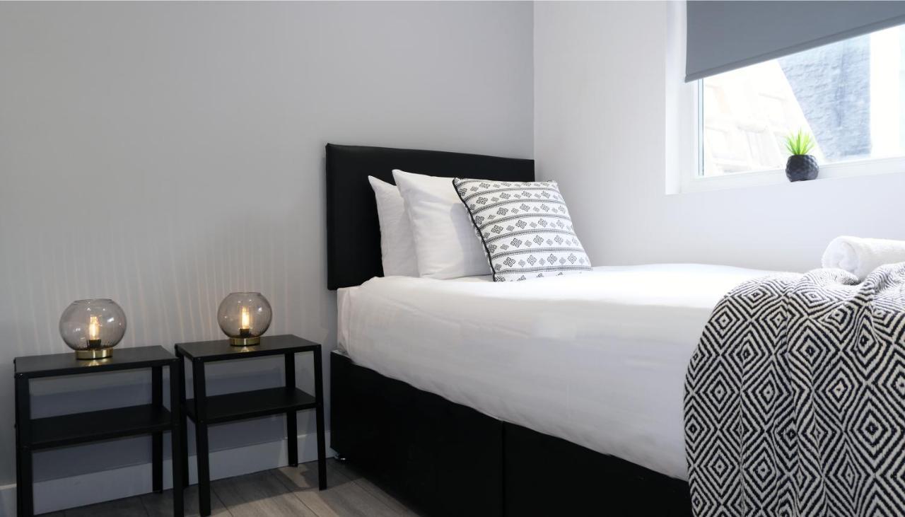 The Kop End Hotel By Serviced Living Liverpool Exterior photo